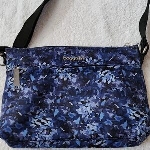 Baggallini Womens Blue Floral Nylon Crossbody Preowned